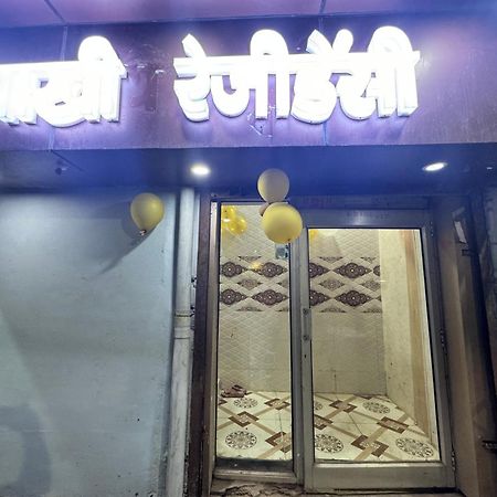 ホテル Pakhi Residency Vrindāvan エクステリア 写真