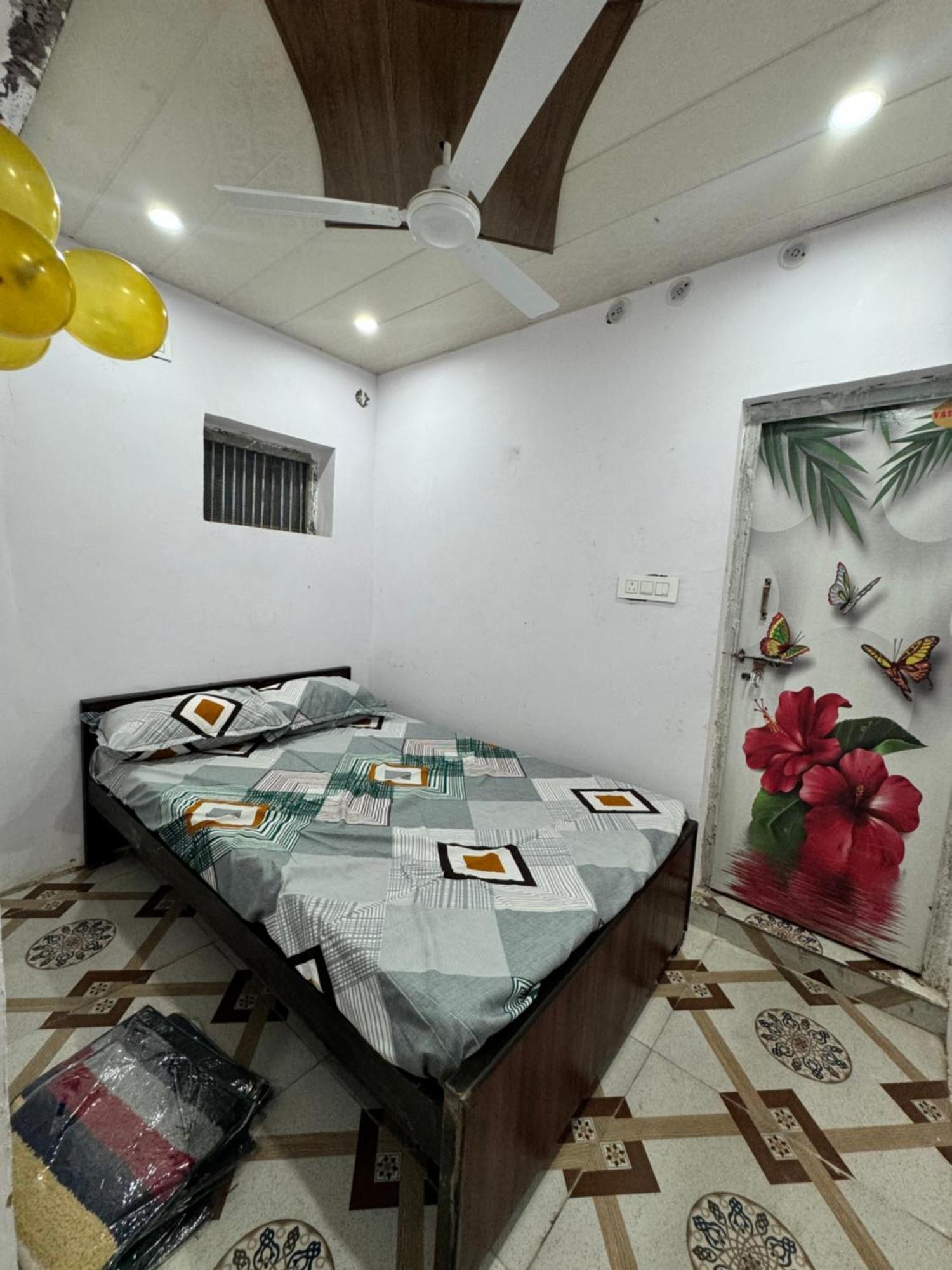 ホテル Pakhi Residency Vrindāvan エクステリア 写真