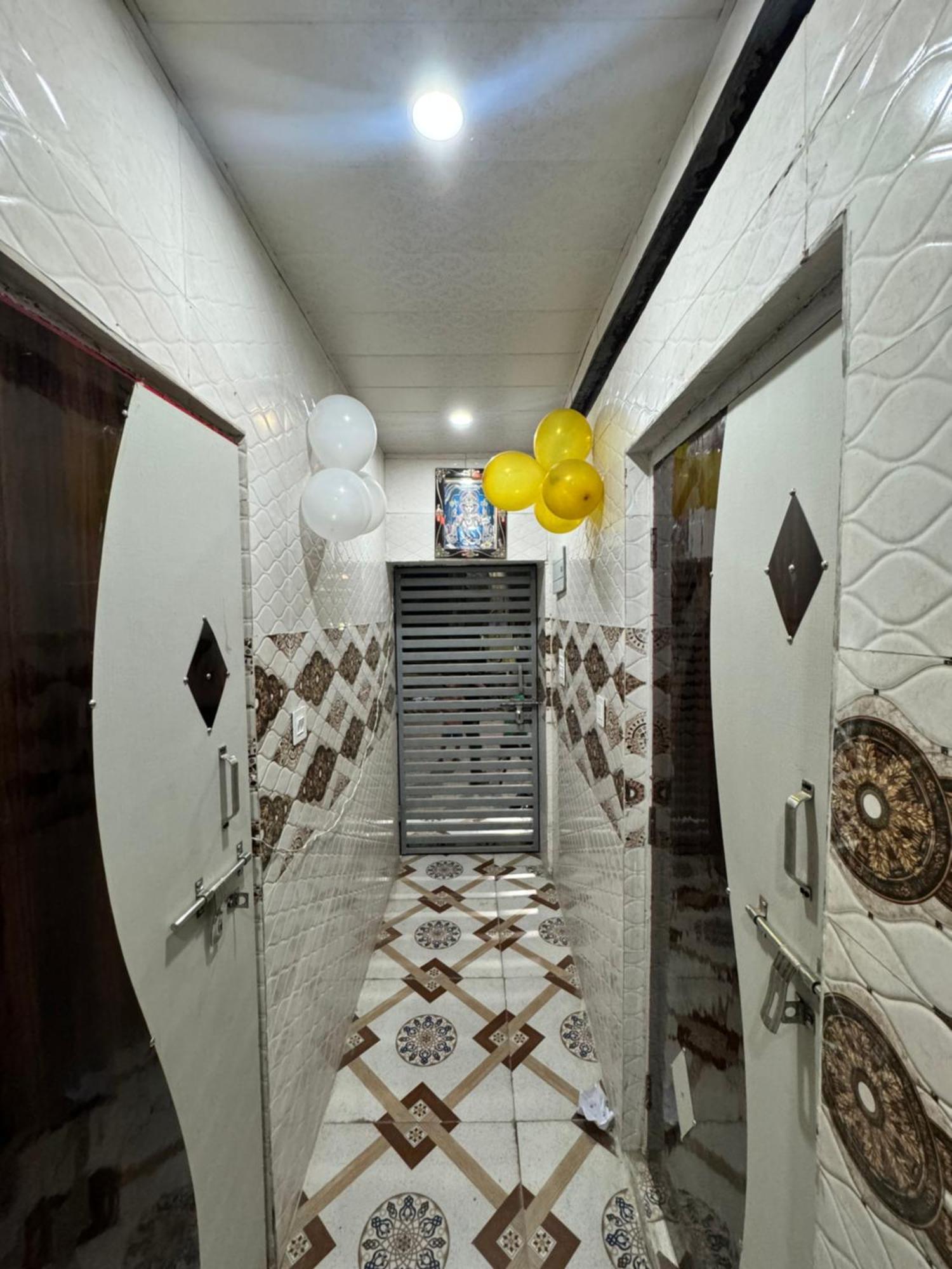 ホテル Pakhi Residency Vrindāvan エクステリア 写真