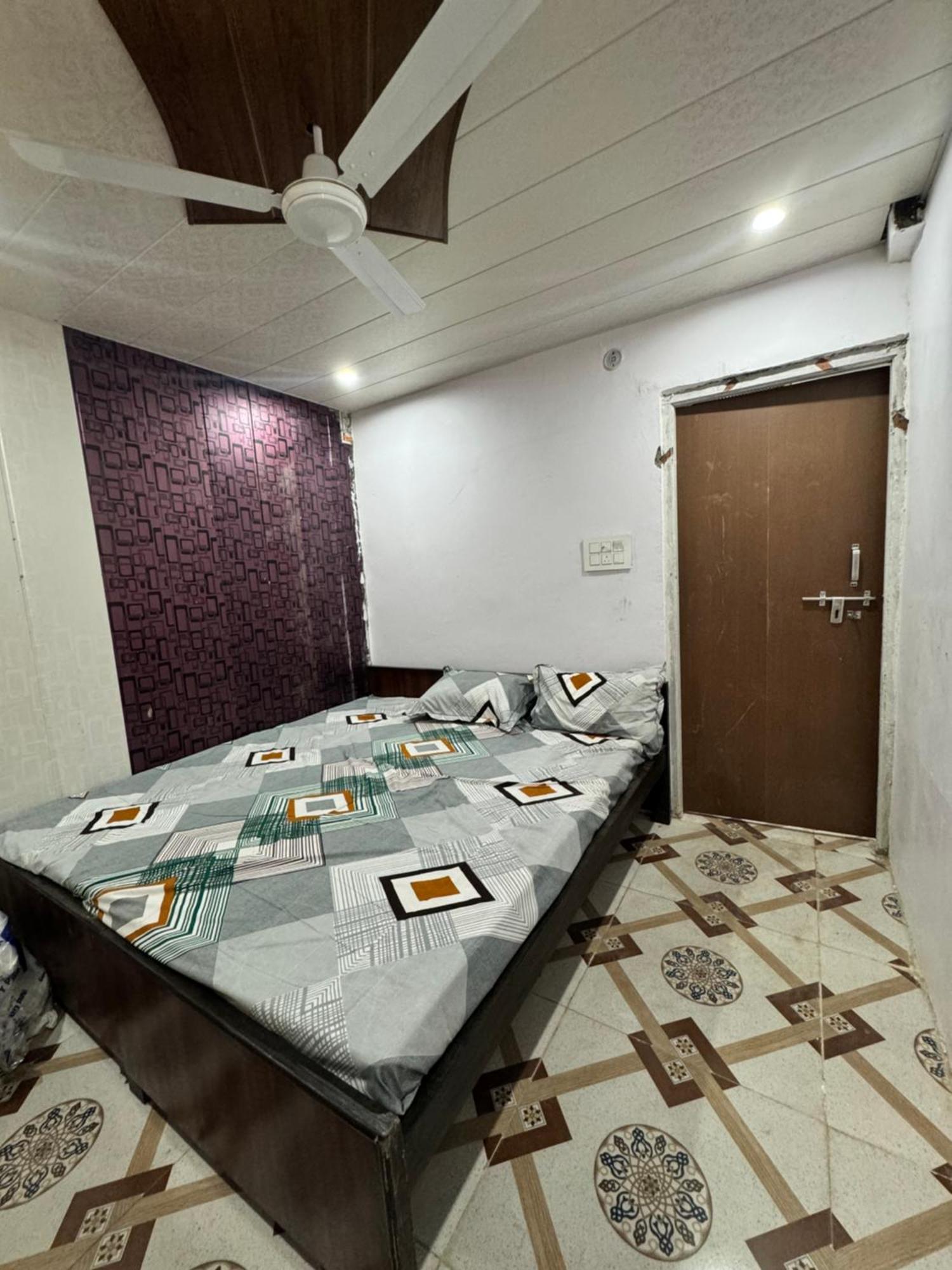ホテル Pakhi Residency Vrindāvan エクステリア 写真