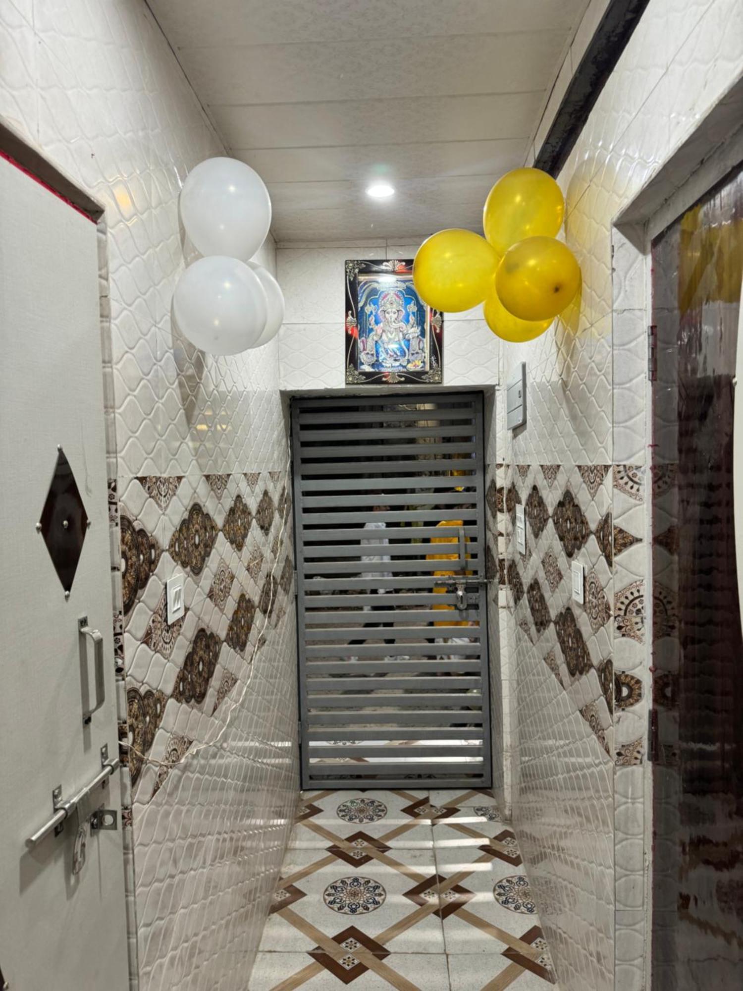 ホテル Pakhi Residency Vrindāvan エクステリア 写真