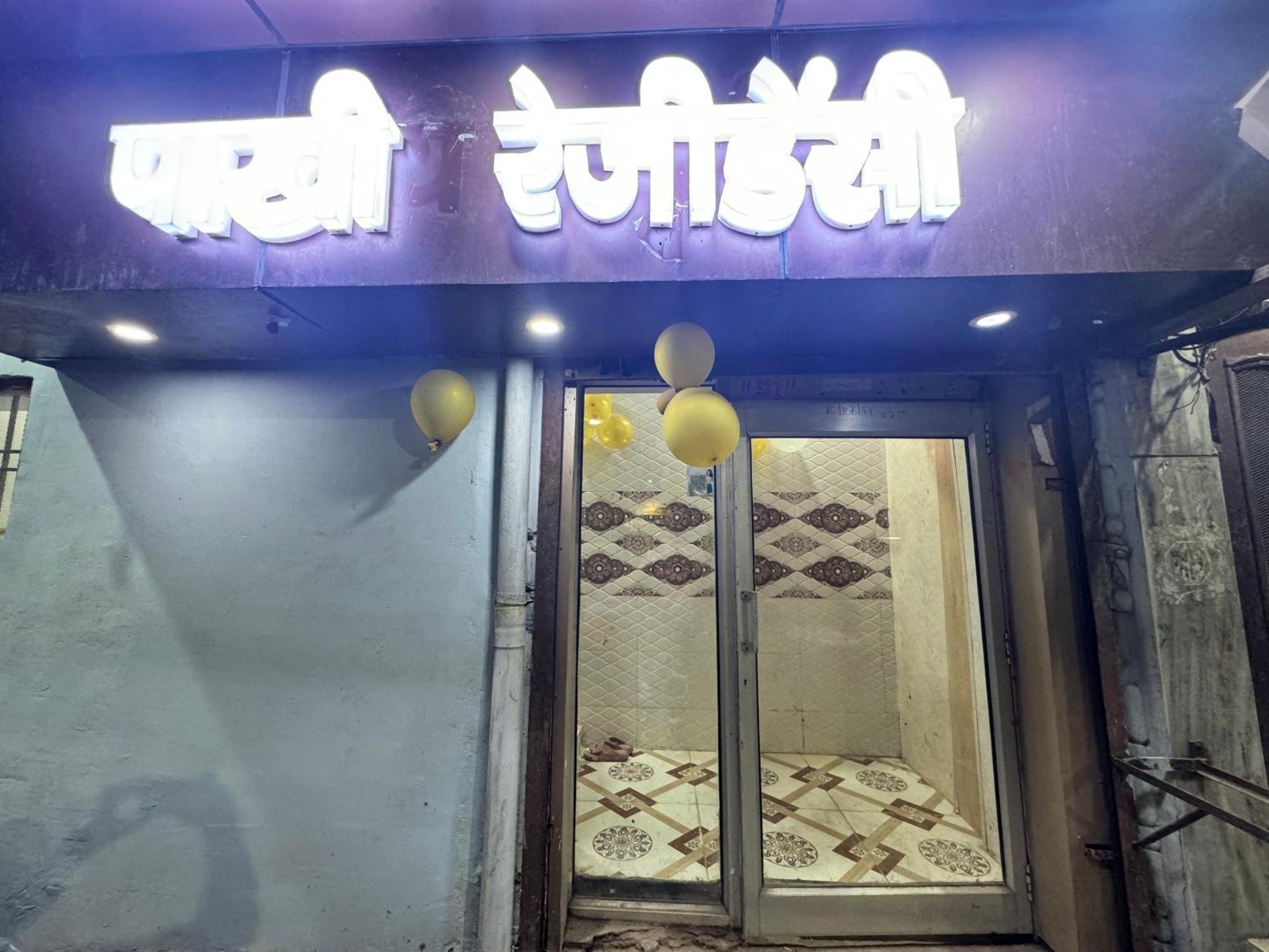 ホテル Pakhi Residency Vrindāvan エクステリア 写真
