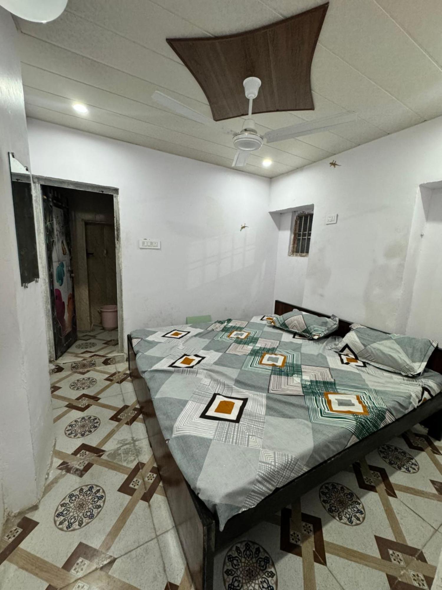ホテル Pakhi Residency Vrindāvan エクステリア 写真