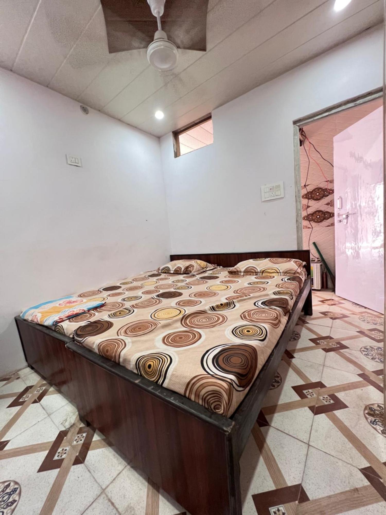 ホテル Pakhi Residency Vrindāvan エクステリア 写真