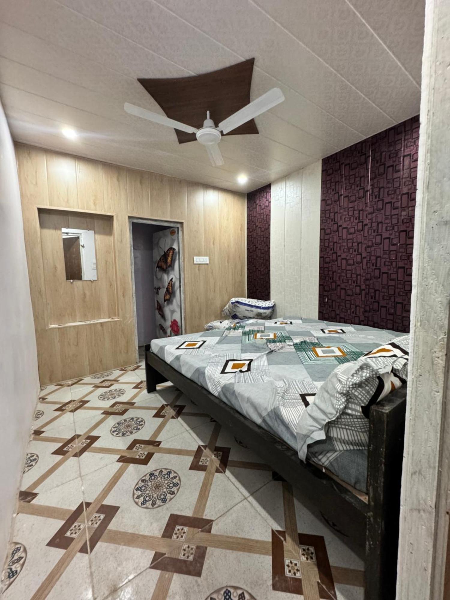 ホテル Pakhi Residency Vrindāvan エクステリア 写真